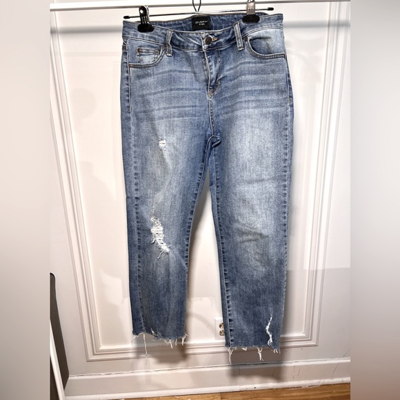 BLUE JEANS // CELEBRITY PINK // Size 29 💙 - Picture 1 of 3